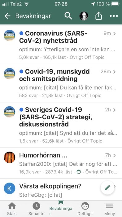 Skärmdump av en diskussionsforumssida med trådar om COVID-19 och skämt.