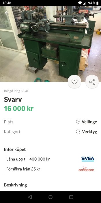 Grön metall svarv i arbetsmiljö, till salu för 16 000 kr, placerad i ett verkstadsutrymme.