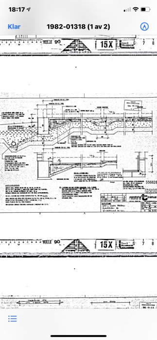 Arkitektritning för ett hus från 1982 visar detaljerad byggkonstruktion och mått.