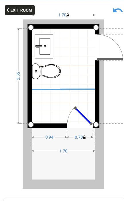 Ritning av badrumsplan med bastu, dusch, toalett och dimensioner för dörröppning.