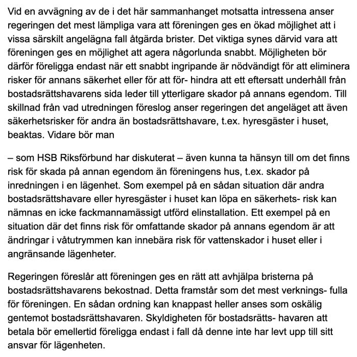 En sida av en propositionstext om bostadsrättsfrågor med fokus på åtgärder av brister och säkerhet enligt lagstiftaren.