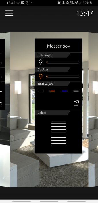 App för hemautomation visar kontroller för belysning och jalusi i ett modernt vardagsrum.