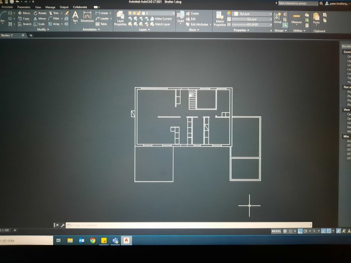 CAD-ritning av planlösning för utbyggnad av garage och nytt uterum på datorskärm.