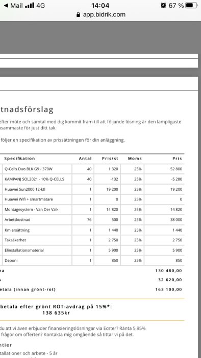 Skärmdump av en offerförfrågan med poster för solpaneler, installation och kostnader i en byggprojektdiskussion.