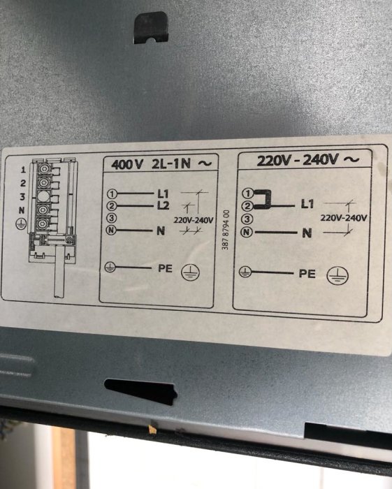 Wiring diagram label for a ceramic hob showing both 400V 2L-1N and 220-240V connections.