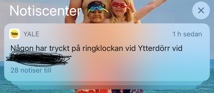 Smartphone-notis från Yale låssystem om att någon ringt på ytterdörrens ringklocka, med flertalet notiser.