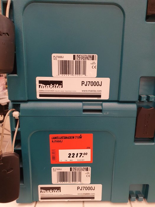 Makita lamellfräs i grönt fodral märkt PJ7000J med priset 2217 kronor.