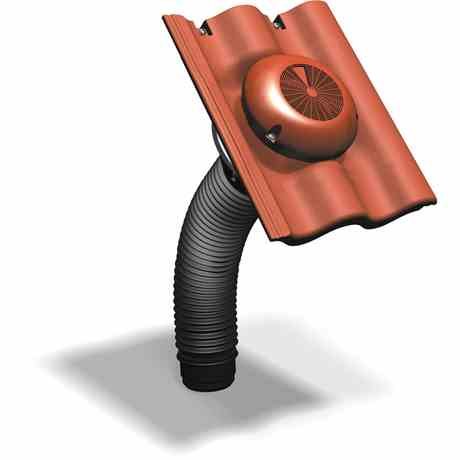 Takkupa med flexibel röranslutning som sträcker sig över en takpanna.