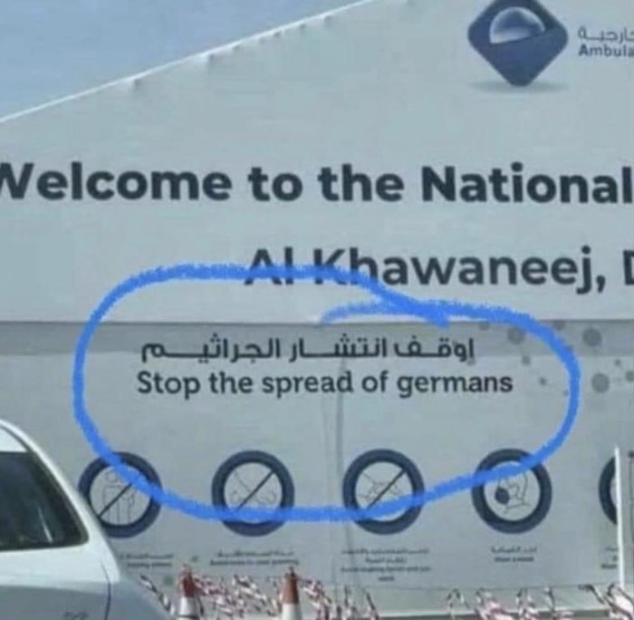 Felöversatt skylt med texten "Stop the spread of germans" istället för mikrober.