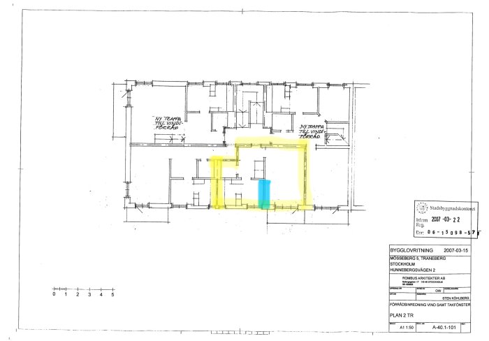 Ritning av lägenhetsplan med markerad vägg i gult som ska rivas och kapad elledning i blått.