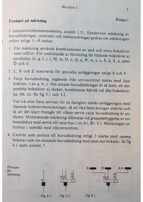 Textdokument med instruktioner för märkning av installationer och diagram som visar exempel på märkprinciper.