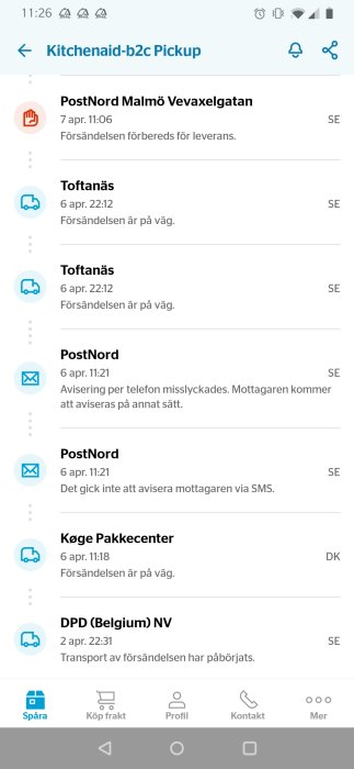 Skärmdump av paketspårningsapp som visar statusuppdateringar för en försändelse.