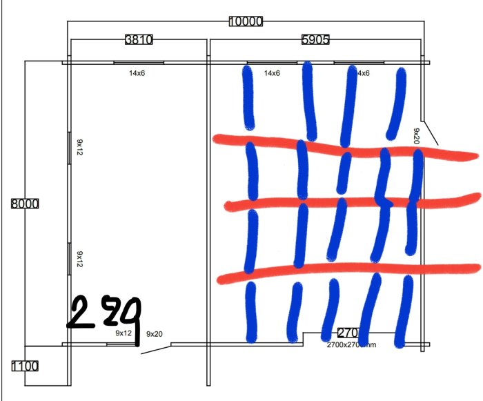 Skiss av mellanbjälklag i garage med dimensioner och tre röda limträbalkar samt blåa träreglar.