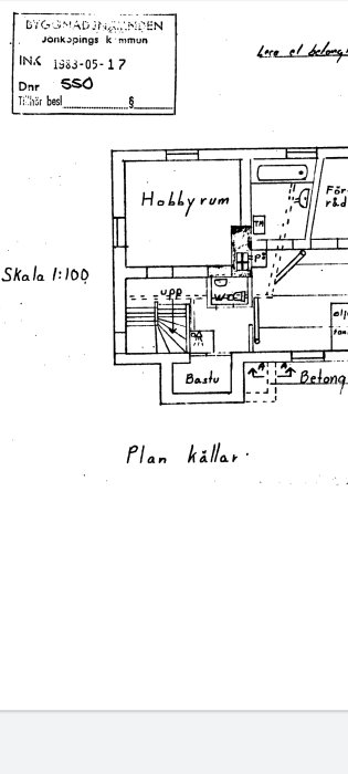 Arkitektritning av en källarplan med hobbyrum, bastu och W.C. i skala 1:100.