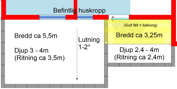 Skiss av hus med planerad veranda och balkong, inklusive mått och lutningsvinkel.