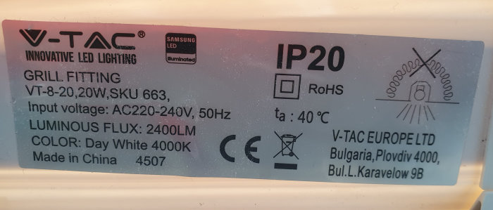 Produktetikett för V-TAC LED-belysning som visar tekniska specifikationer och IP20-klassificering.