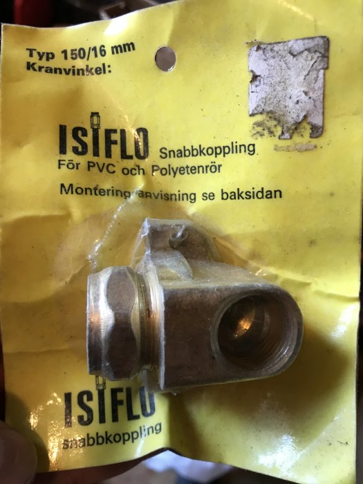 Oöppnat paket med en ISIFLO snabbkoppling för PVC- och polyetenrör.
