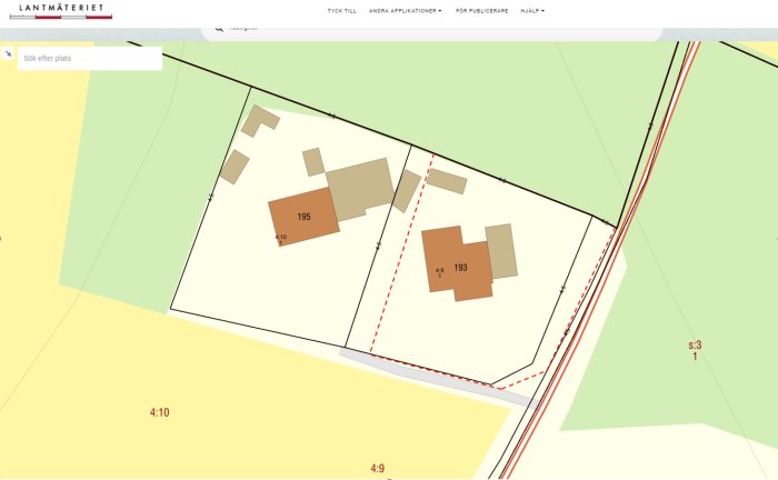 Digital karta med markerade tomter och byggnader, husnummer 193 felaktigt visat med grannens garage på tomten.