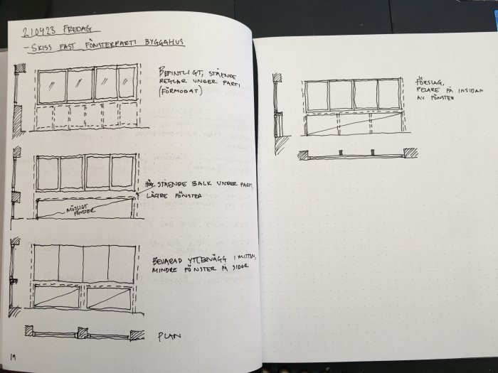 Handritade skisser av olika fönsterpartier för bygghus med alternativ för balkar och pelare.