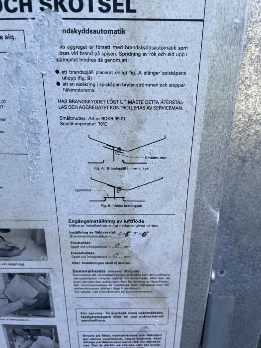 Närbild på en instruktionsetikett för ett Rexonet ventilationsaggregat med tekniska detaljer och diagram.