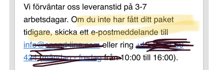 Skärmdump av text med leveranstidsinformation, delar suddade för integritet.