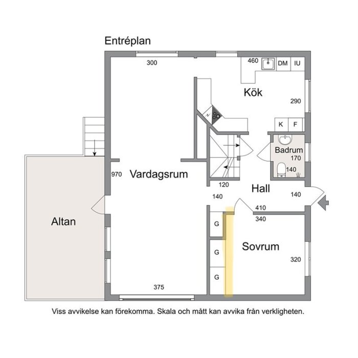 Planritning av entréplan med gulmarkerad vägg där användaren överväger att riva för att sätta in skjutdörrar.