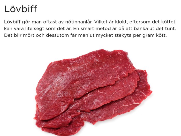 Skivor av röd lövbiff som är bankade tunt för att göra köttet mört.