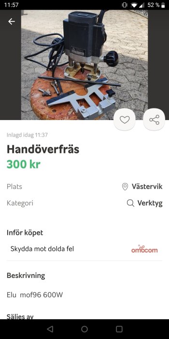 Handöverfräs och tillbehör till salu på en utomhusmarknad i Västervik, uppvisat på en rund träbit.