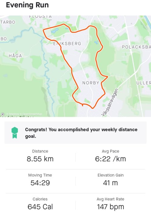 Kartskärmdump av en kvällslöprunda på 8,55 km markerad med en röd linje och löpstatistik.