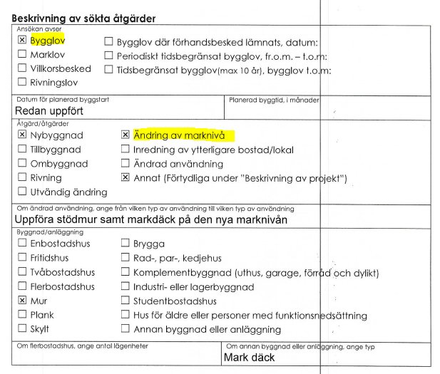 Ifylld blankett för bygglovsansökan med kryss i rutan för "Ändring av marknivå" och ogjord markning för "Marklov".