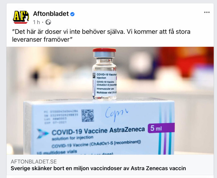COVID-19-vaccinflaska på AstraZeneca-vaccinpaket med oskarp bakgrund.