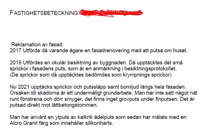 Dokument med rubriken "FASTIGHETSBETECKNING" där text avser reklamation av fasadrenovering och besiktning som påvisar krympsprickor.