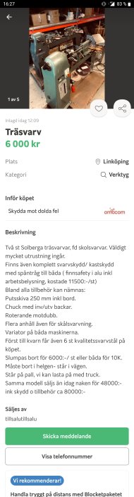 Grönt metallträsvarv i en verkstadslokal med tillbehör synligt i bakgrunden.