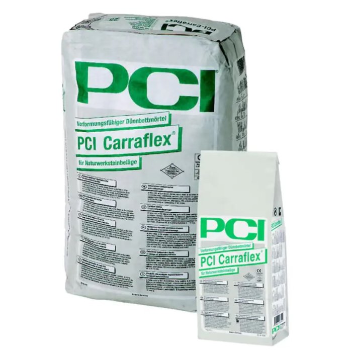 Förpackningar med PCI Carraflex tunnsättmortel, avsedd för naturstensbeläggning.