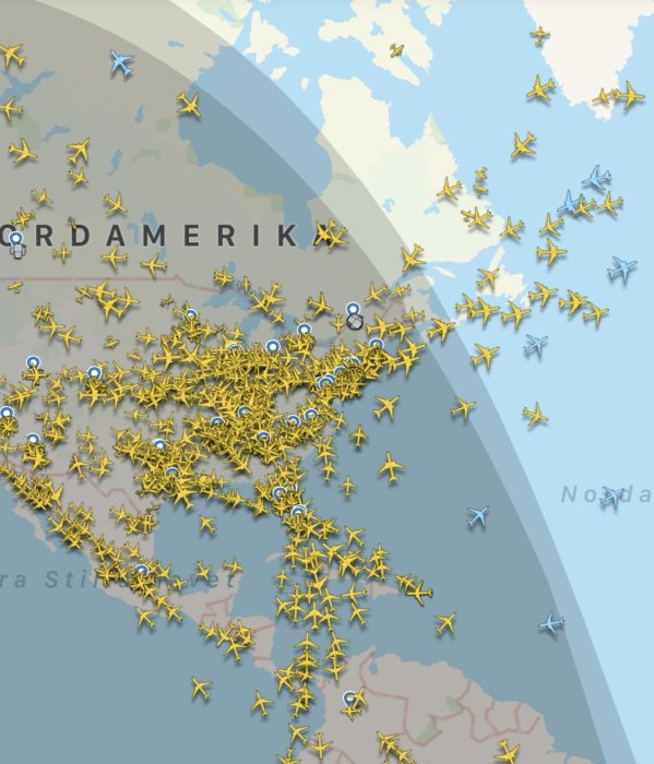 Skärmdump från Flightradar24 visar en karta med många flygplansikoner som representerar aktiv flygtrafik.