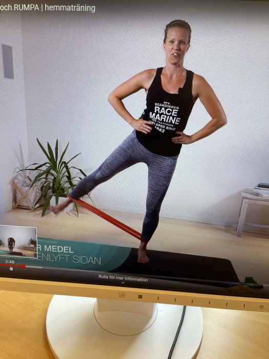Bilden verkar inte stämma överens med texten från inlägget. Bilden visar en skärm med en fitnessvideo, inte en fjällstuga eller bärlina.