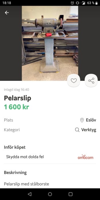 Begagnad pelarslipmaskin på stålstativ med stålborste och röd strömbrytare, i en verkstad.