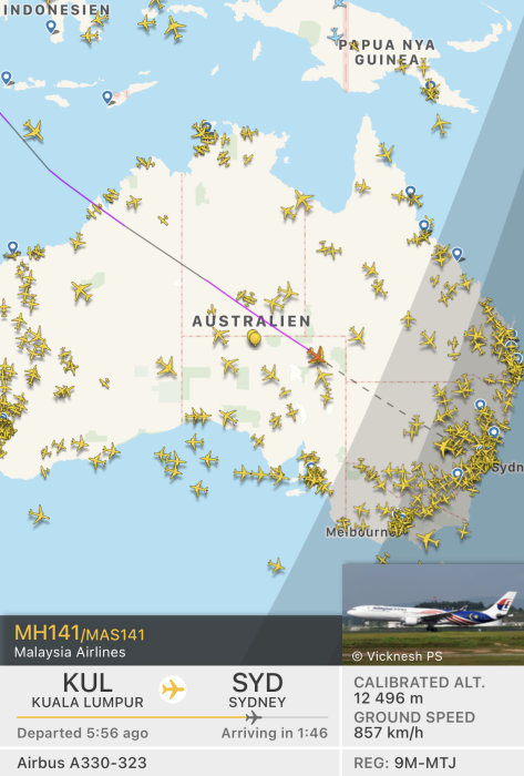 Flygtrafikkarta över Australien med många flygplansikoner och en rutt markerad från Kuala Lumpur till Sydney.