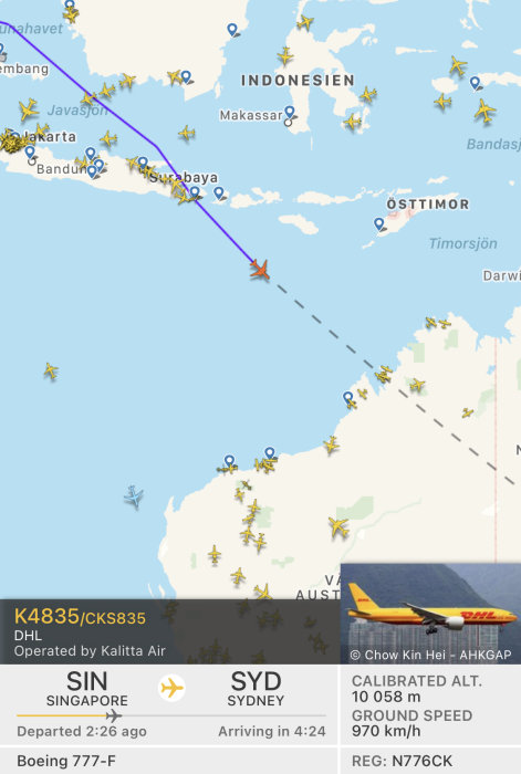 Flight tracking-karta som visar ett flygplan från Singapore till Sydney över Indonesien.