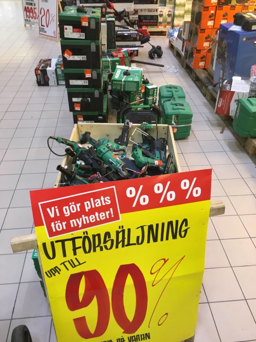 Reavaror med Hikoki verktyg och kringutrustning upp till 90% rabatt på Bauhaus.