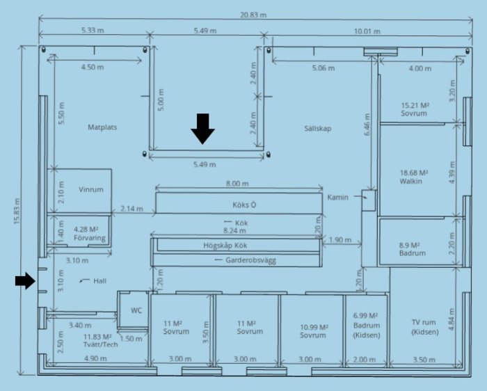 Arkitektonisk planlösning för ett hus med dimensioner, rum benämningar och möblering.