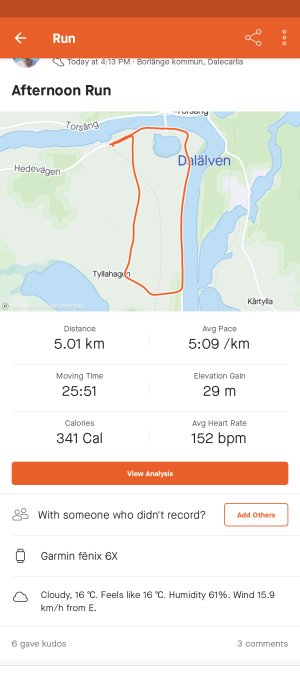 Skärmklipp av en löparapp som visar statistik och karta över en 5.01 km springtur med tid och hälsodata.