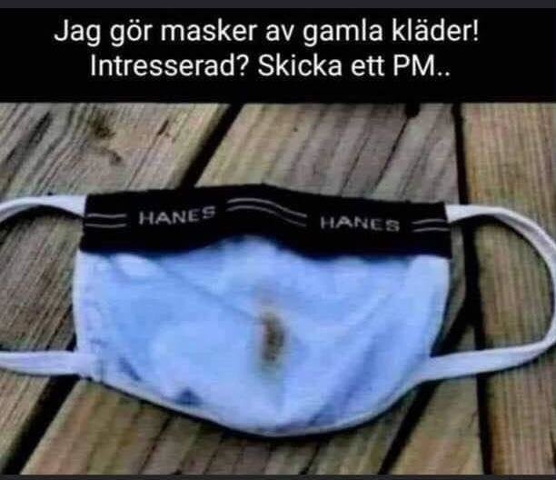 Annonstext med bild på hemmagjord mask av omgjort underklädesplagg på träbakgrund.