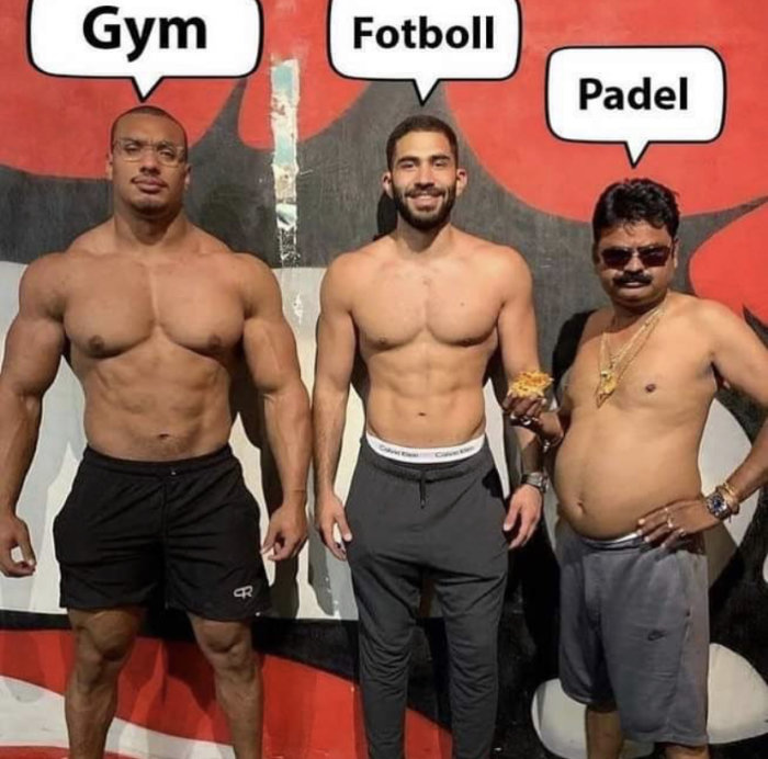 Tre män poserar framför vägg, etiketterade "Gym", "Fotboll" och "Padel", illustrerar humoristisk stereotyp.