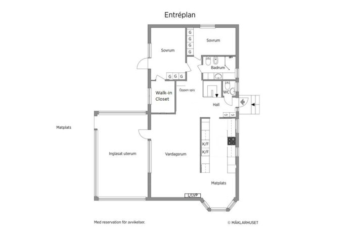 Svartvit ritning av en ny planlösning för entréplan med beteckningar för rum som sovrum, badrum, WC och walk-in closet.