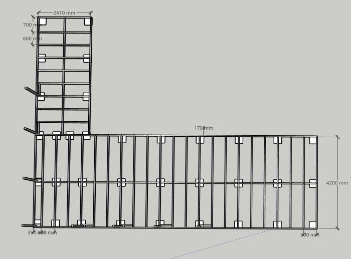 Ritning av en altankonstruktion med måttangivelser för reglar och stenplattor.