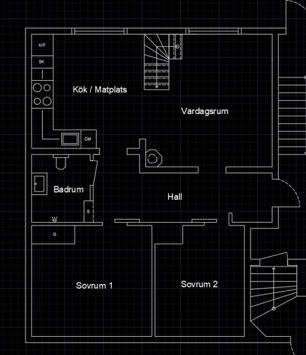 Planritning över en våning med kök, vardagsrum och trappans placering, markerad i anslutning till hallen.