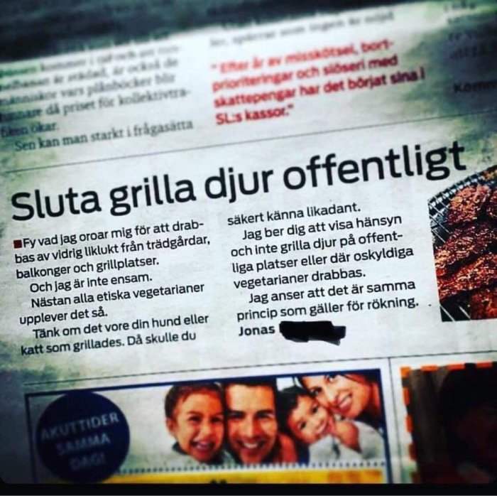 En tidningsartikel med rubriken "Sluta grilla djur offentligt" och en bild på en lycklig familj.