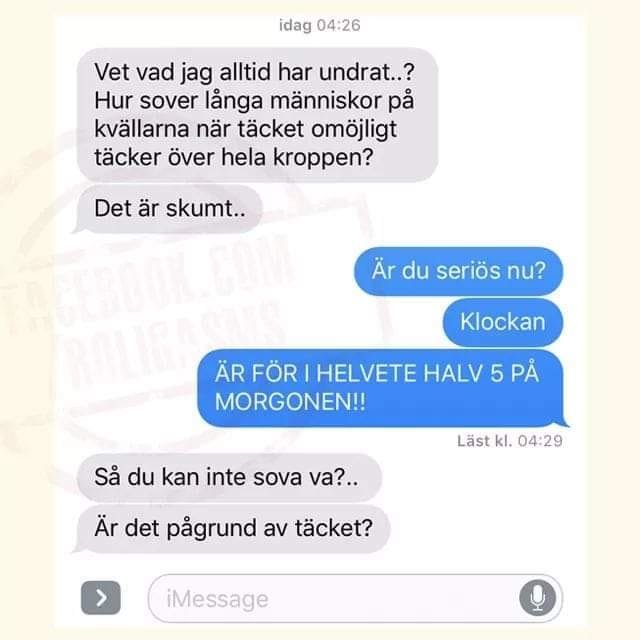 Skärmdump av en konversation där en person kl. 04:26 undrar över täckets längd och får ett förvånat svar att det är tidigt på morgonen.