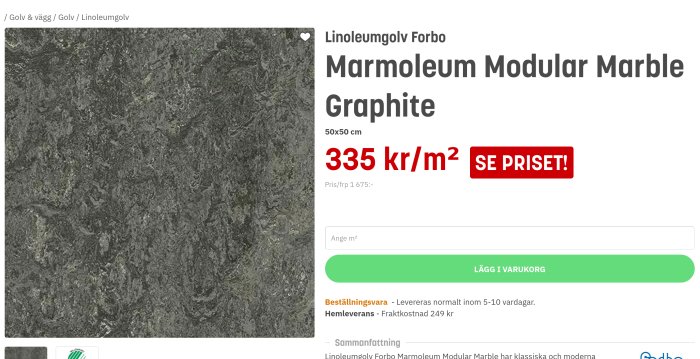 Texturerat marmormönstrat linoleumgolv i grafitsvart, med pris och produktinformation.